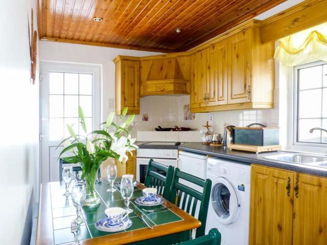 Village Cottage Dunkineely エクステリア 写真